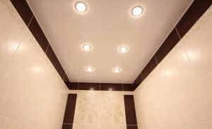 Какой материал выбрать для потолка в ванной: практический разбор от монтажника натяжных потолков