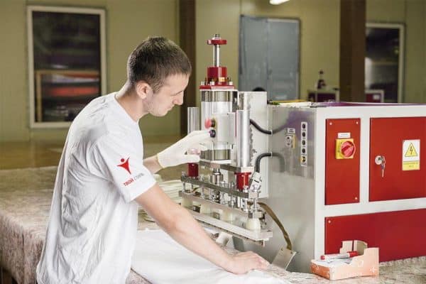 выбор натяжных потолков в ванную